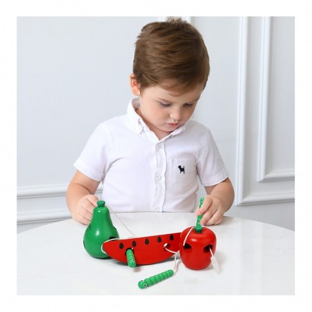 Drewniana przeplatanka owoce i robaki