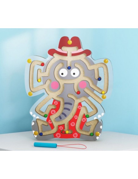 Drewniany labirynt zając