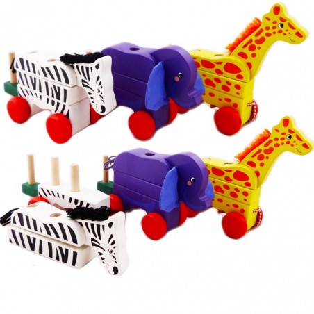 Ogromny drewniany pociąg zwierzęta