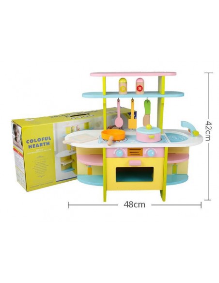 Drewniana kuchnia z akcesoriami