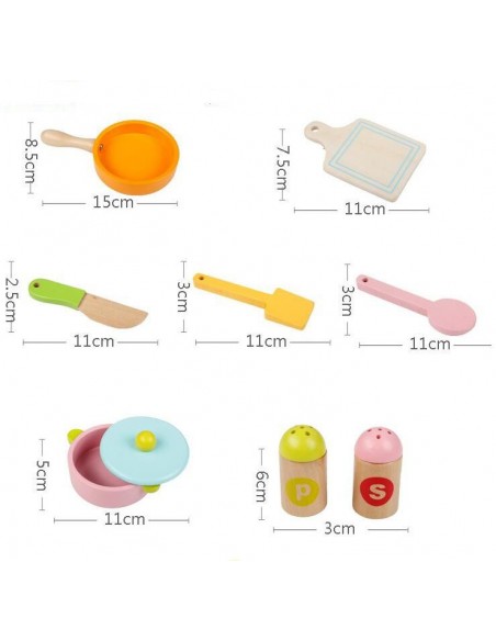 Drewniana kuchnia z akcesoriami