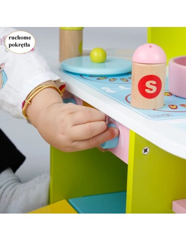 Drewniana kuchnia z akcesoriami