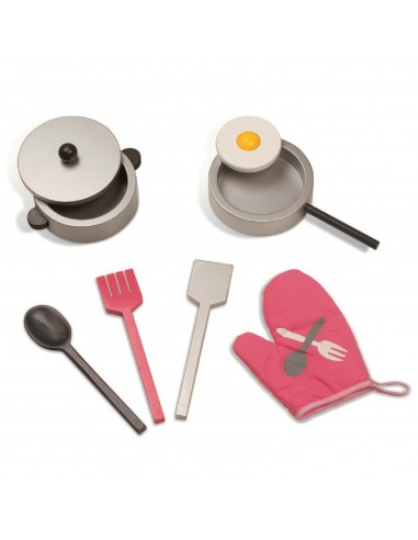 Drewniana kuchnia z akcesoriami różowa